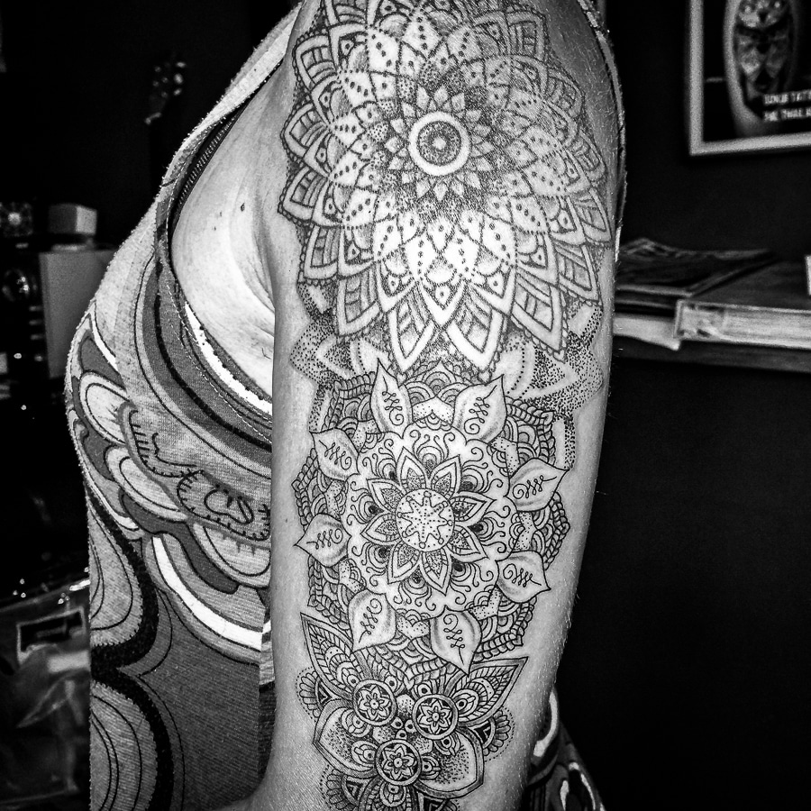 Tattoo Mandala auf Schulter